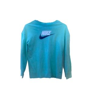 •Kids Nike Long Sleeve Shirt•